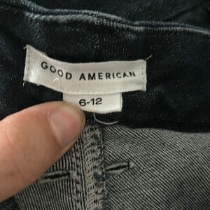 Good American Always fit jeans size 6-12. Only Worn twice.